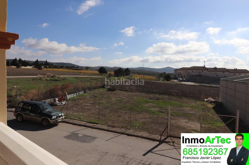 Foto 895c04b9-f1e5-425f-91e8-700430a6b203. Chalet en calle encinar 3 gran casa con gran local en illora en Íllora