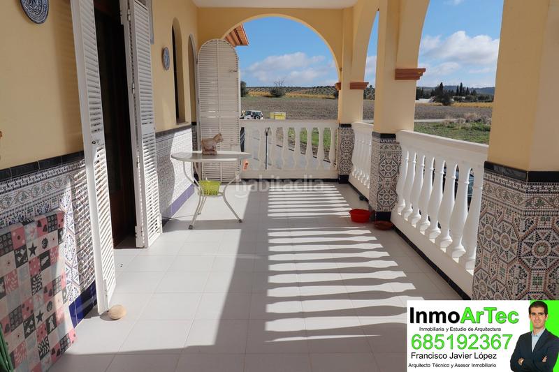 Foto 900c7646-e38c-4430-9e53-ced3808dbf16. Chalet en calle encinar 3 gran casa con gran local en illora en Íllora