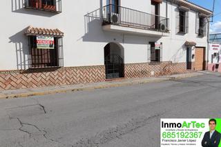 Pis en Avenida san rogelio 10. Planta baja con patio y cochera