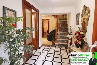 Casa en Calle egido 8. Casa con 5 dormitorios y buen precio