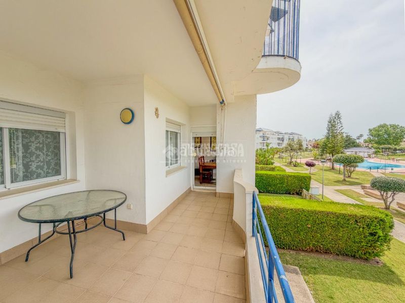 Foto bab731c8-0030-472a-a669-648b24573c62. Flat with parking in Costa Ballena Golf Rota