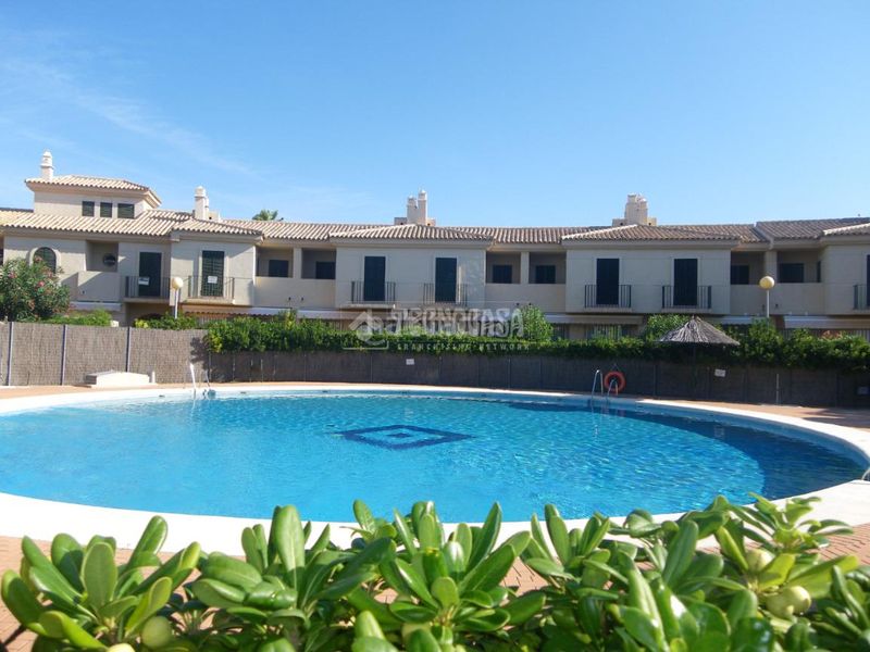 Foto 46449bbc-0507-4e56-b57a-e1cf6bc6e518. Casa aparellada amb aparcament a Costa Ballena Golf Rota