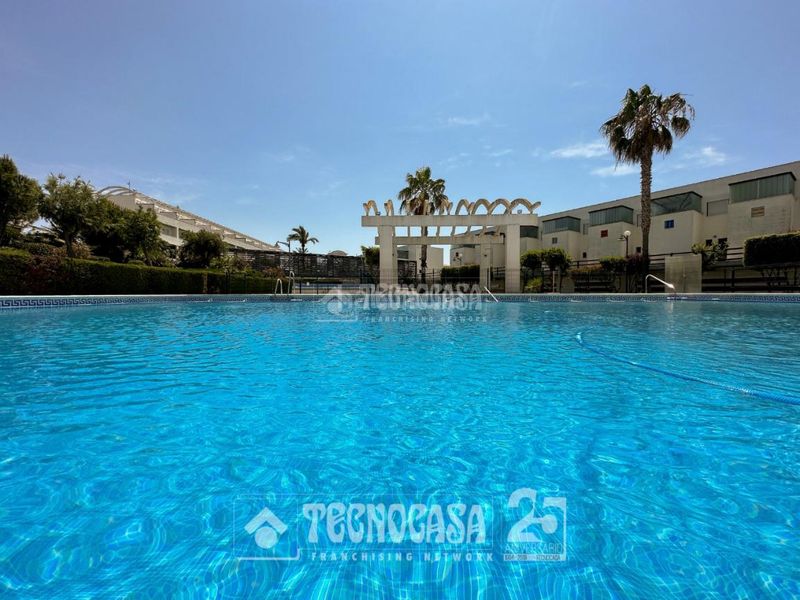 Foto af91eaae-850f-43d9-bcd2-d0f7da6a8a7a. Pis amb aparcament piscina a Costa Ballena Golf Rota