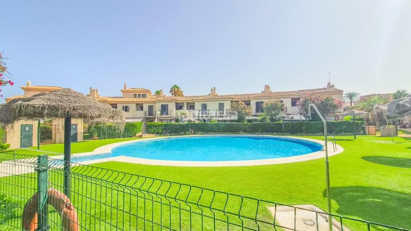 Foto b8f1da6b-7bf9-4ac8-ac8c-366344bc4861. Casa aparellada a Costa Ballena Golf Rota