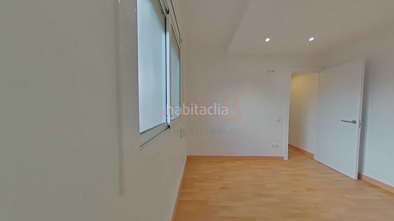 Foto 2f00d172-d534-471d-9bb1-b467f2844e71. Flat in calle viladecans de 20 in Casablanca Sant Boi de Llobregat