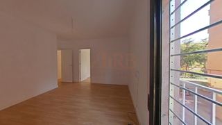 Pis a Plaza padre poveda 1. Sol todo el d�a y parquet el piso que se alquila solo