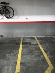 Motorradparkplatz in Carrer del rufo 27. Venta de plazas de parquing para motos