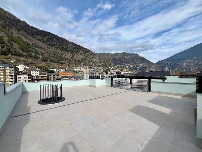 Foto 2d86b735-558c-45cc-84ba-600915e69cfb. Attico con parcheggio in Centro Andorra la Vella