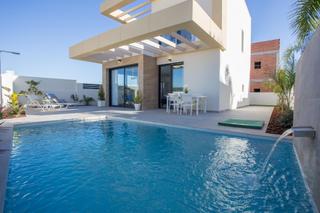Chalet à Montesinos (Los). Villas con piscina privada en urbanización