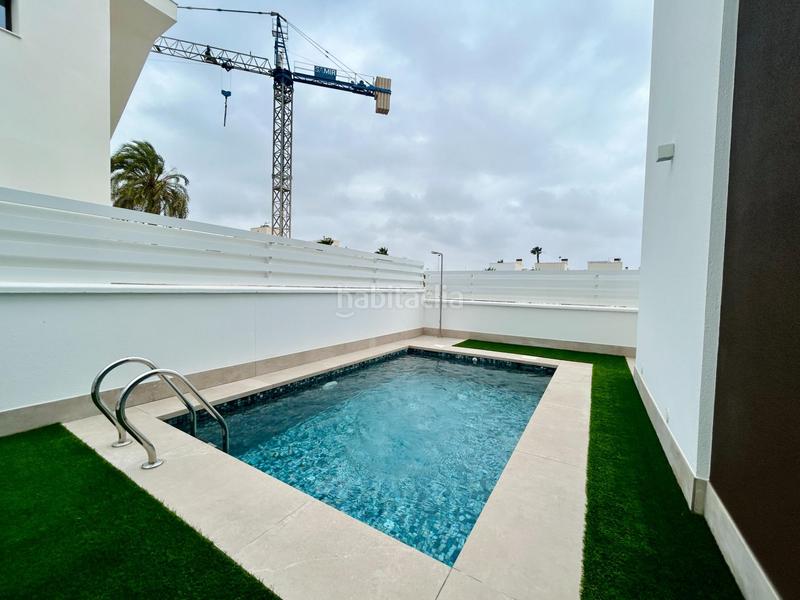 Foto 96c1d244-0375-41f2-8188-6ab20bbfdc91. Chalet villa independiente con piscina en La Marina en Elche / Elx