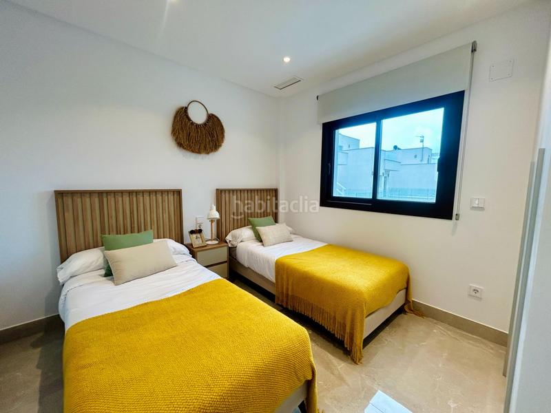 Foto c96afa2b-747a-48b8-adea-2db6b1bb8b4f. Chalet villa independiente con piscina en La Marina en Elche / Elx