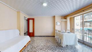 Pis  Calle vicente blasco ibañez. Vivienda de gran tamaño con trastero y balcón