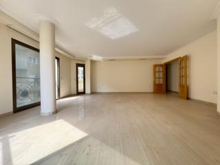 Pis  Porta de la morera. Vivienda de lujo en esquina con garaje directo por ascensor  cen
