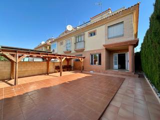 Casa aparellada a Daya Nueva
