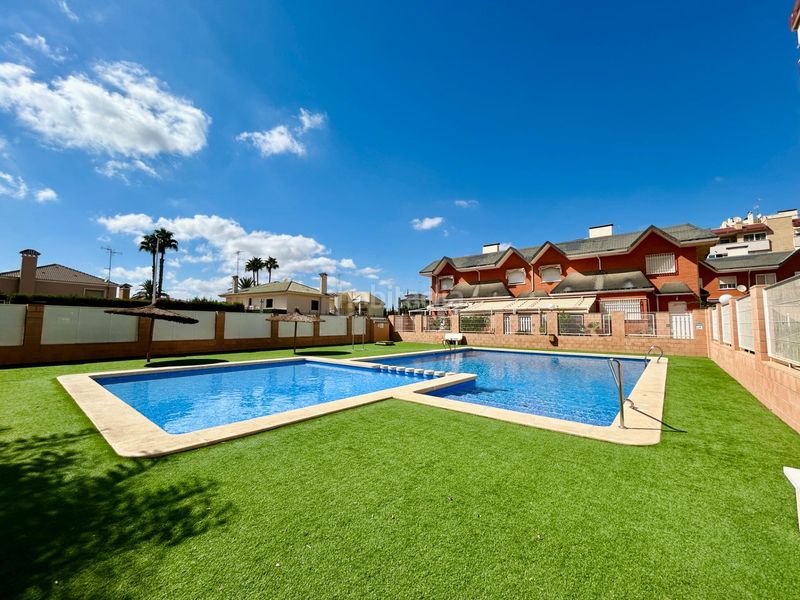 Foto 23af8b06-3405-40c1-aa39-ce2d6633407c. Casa amb calefacció aparcament piscina a Ciutat Jardí - Torreta Verdí Elche / Elx