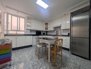 Lloguer Pis  Calle hermanos gonzalvez selva. Amplia vivienda en alquiler junto a las chimeneas
