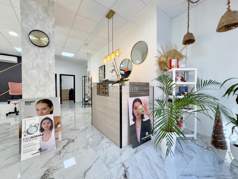 Foto 5ded2777-4b7f-426f-a3ac-06f7f6400d83. Alquiler local comercial traspaso clínica estética completamente montada en Elche / Elx