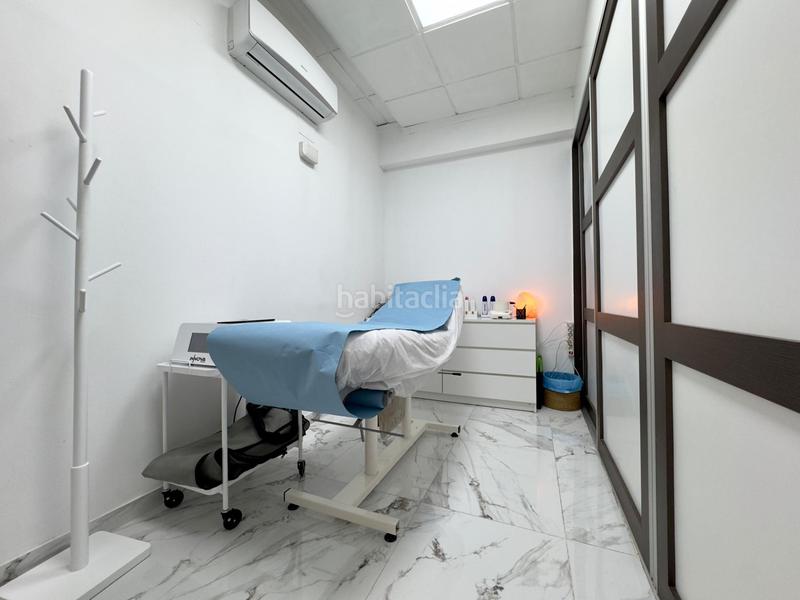 Foto c698e95c-02e8-41f6-a31b-7bb2d5aafc94. Alquiler local comercial traspaso clínica estética completamente montada en Elche / Elx