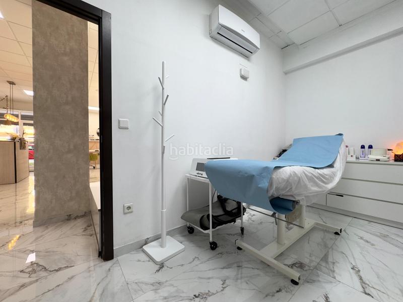 Foto cac39f42-6ada-412e-8e03-b83ad3a4ed45. Alquiler local comercial traspaso clínica estética completamente montada en Elche / Elx