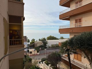Apartament a Avenida de óscar esplá 7. Piso reformado con vistas al mar y parking en santa pola este