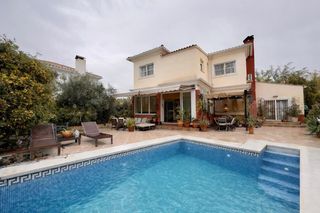 Chalet  Calle roble del. Santa elena  chalet con piscina privada y sótano