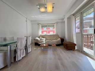 Location Appartement  Calle asuncion parreño garcia. Esquina  todo exterior  garaje  luz todo el día  vivienda difere