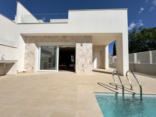 Chalet  Calle bodega. Villa independiente  piscina privada y alta eficiencia energétic