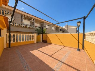 Casa a schiera in Cox. Vivienda de grandes dimensiones con almacén privado, amplia terr