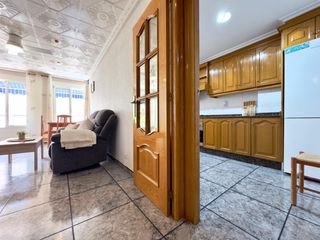 Flat in Calle leon sanchez saez 69. 4 dormitorios, todo exterior, ascensor y orientación sur en plaz