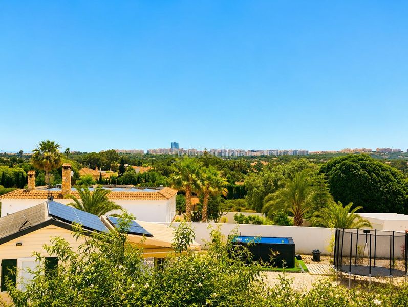 Foto f4d1f49d-3fef-4bf5-b277-18f7ef8dfeb4. Casa amb aparcament piscina a Los Arenales del Sol Elche / Elx