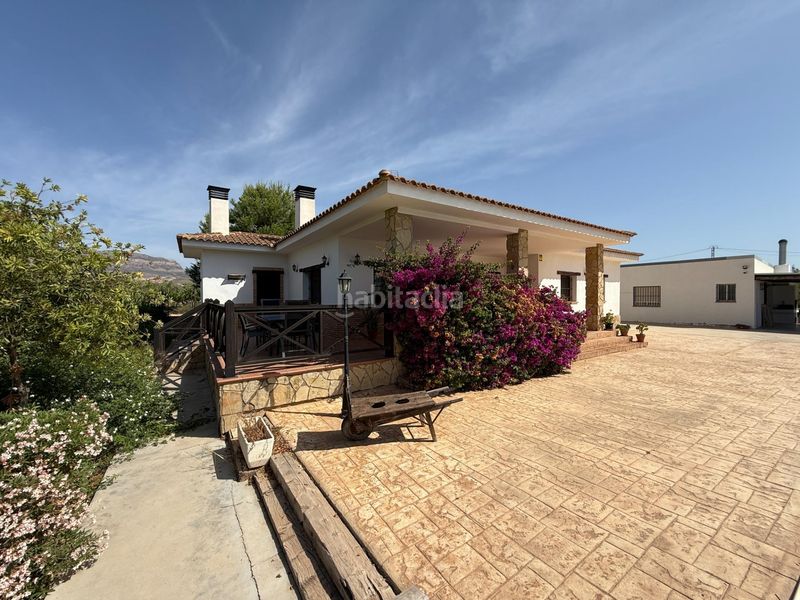 Foto 595bba79-4ce4-4b24-ba41-cb1338800663. Xalet amb aparcament piscina a Agost