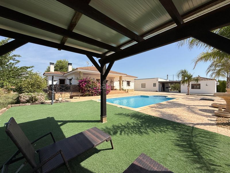 Foto 95a8a25b-7b35-408b-97f2-4164534bad85. Xalet amb aparcament piscina a Agost