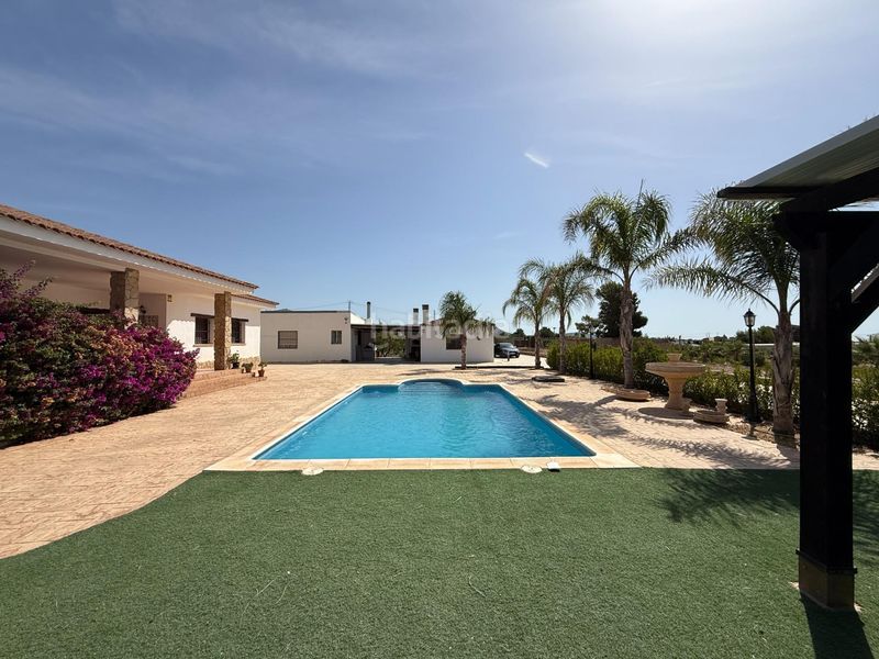 Foto adb3839b-532c-4d0f-8e70-fe213317fcdd. Xalet amb aparcament piscina a Agost