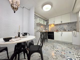 Etagenwohnung  Calle salvalvador de madariaga. Gran piso de 4 habitaciones reformado junto a avenida de la cons