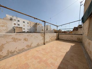 Attique à Carrús Este. Ático con gran terraza y muchas posibilidades