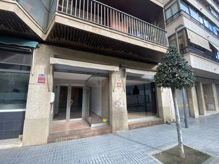Rent Business premise in Santa joaquina de vedruna 10. Local com. en alquiler en eixample, 3 despachos.