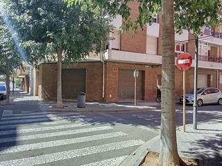 Local commercial  Francesc perez dolç. Local com. en venta en parellada.