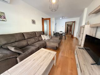 Rent Flat  Francesc morgues i barret 21. Piso en alquiler en cambrils, 3 dormitorios.