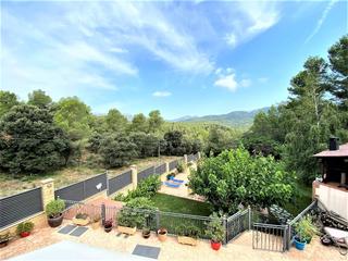Maison  N/a. Casa en venta en riudecanyes, 4 dormitorios.