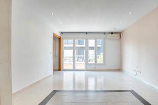 Appartement à Canovelles. Pis de dos dormitoris, traster i espai comunitari