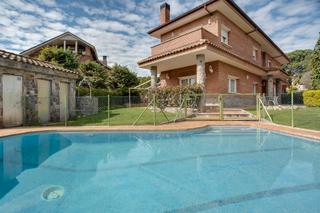 Xalet a Cardedeu. Chalet con piscina parc dels pinetons