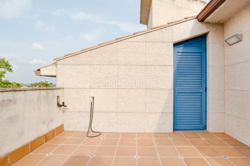 Foto 3f35208d-ce39-4ba6-a2b9-39bae0e20d01. Casa adossada amb xemeneia calefacció aparcament piscina a Granollers