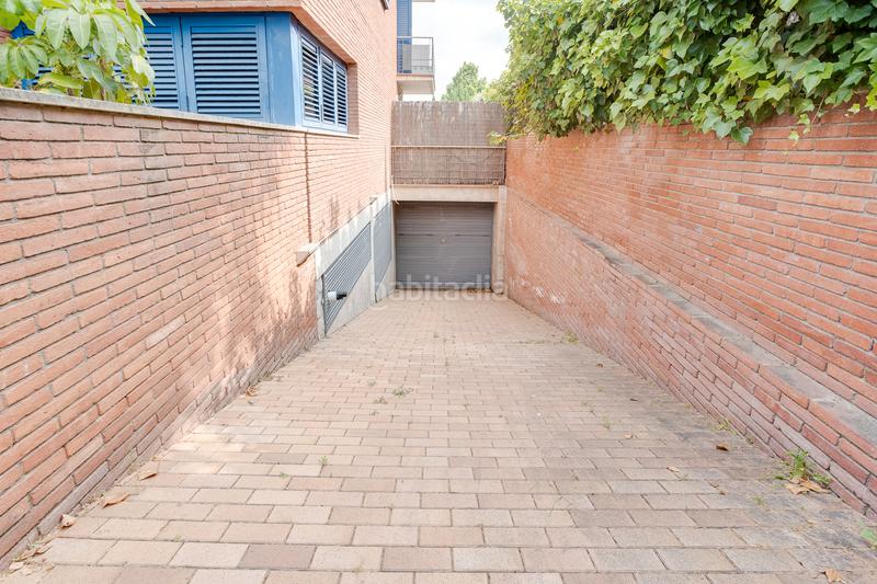 Foto da4d9e72-cc1b-40a9-9f7d-a2b7bbdd07b0. Casa adossada amb xemeneia calefacció aparcament piscina a Granollers