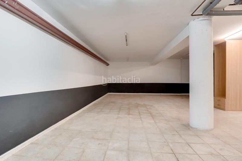 Foto db29e443-4eb9-433f-bbe4-109916f702b8. Casa adossada amb xemeneia calefacció aparcament piscina a Granollers
