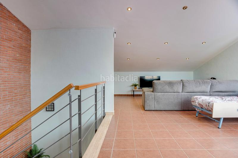 Foto ef78396c-190a-4cb4-a96f-2065445bb433. Casa adossada amb xemeneia calefacció aparcament piscina a Granollers