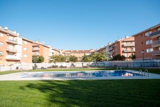 Pis a Canovelles. Pis molt ampli amb zona comunitaria i piscina