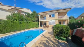 Casa a Segur de Calafell Nucli Urb. Casa unifamiliar con piscina en segur de calafell