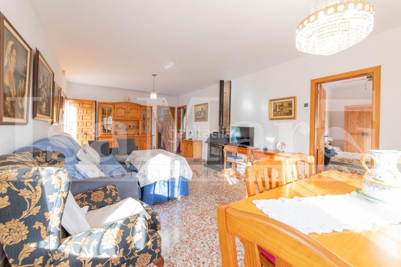 Foto f9be265b-5d43-49e8-b86d-6b38d1c2389d. Casa a calle Bellvei 8 a Bellvei