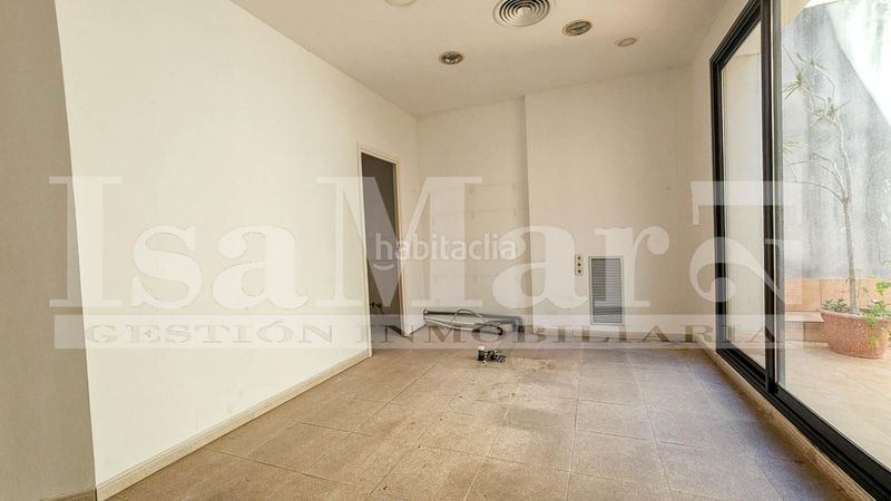 Foto c6a6d4dc-c71b-4649-9370-e1ed9c17bf9a. Local comercial a Centrevila Vilanova i la Geltrú
