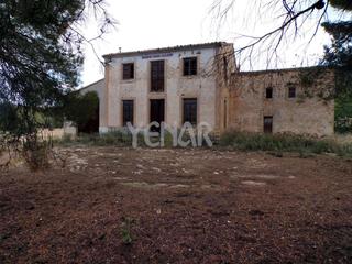 Masia  Avenida de onil. Finca con masia en la font del llop